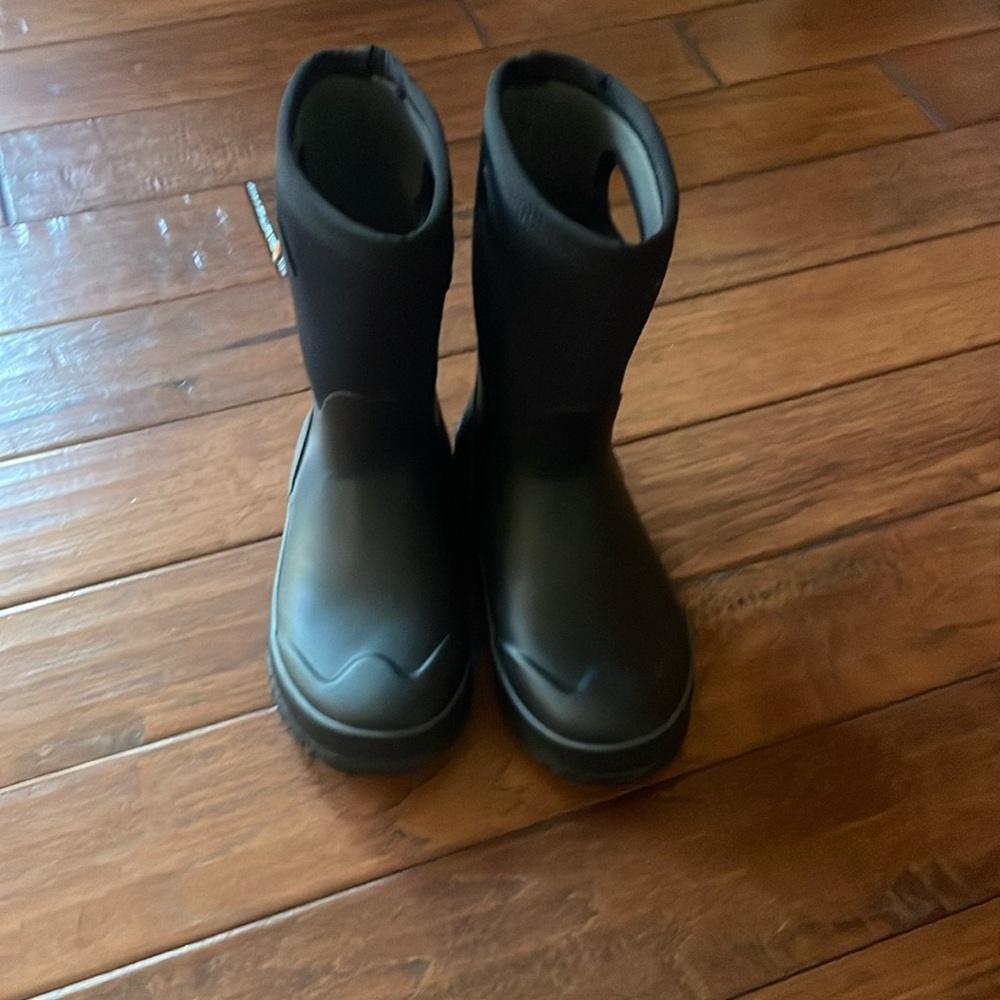 Black Unisex winter/rain Bogs size 3